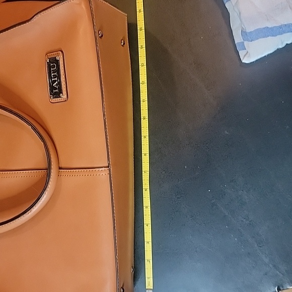 Tote barely used multiple pockets padded for laptop - Picture 3 of 8